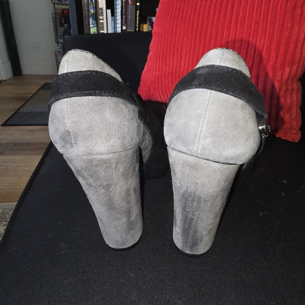 Black and Gray Suede Block Heel Slingback Pumps By Calvin Klein Size 8.5 - Picture 4 of 6
